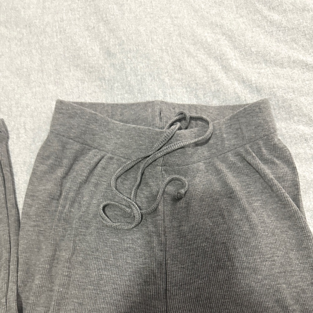 SKIMS FULL PAJAMA SET NEVER WORN GREY WIDE LEG LONG SLEEVE SLEEP SET RIBBED - Picture 5 of 13